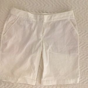 Tommy Bahama 💕 White Shorts 8” inseam, Size 4